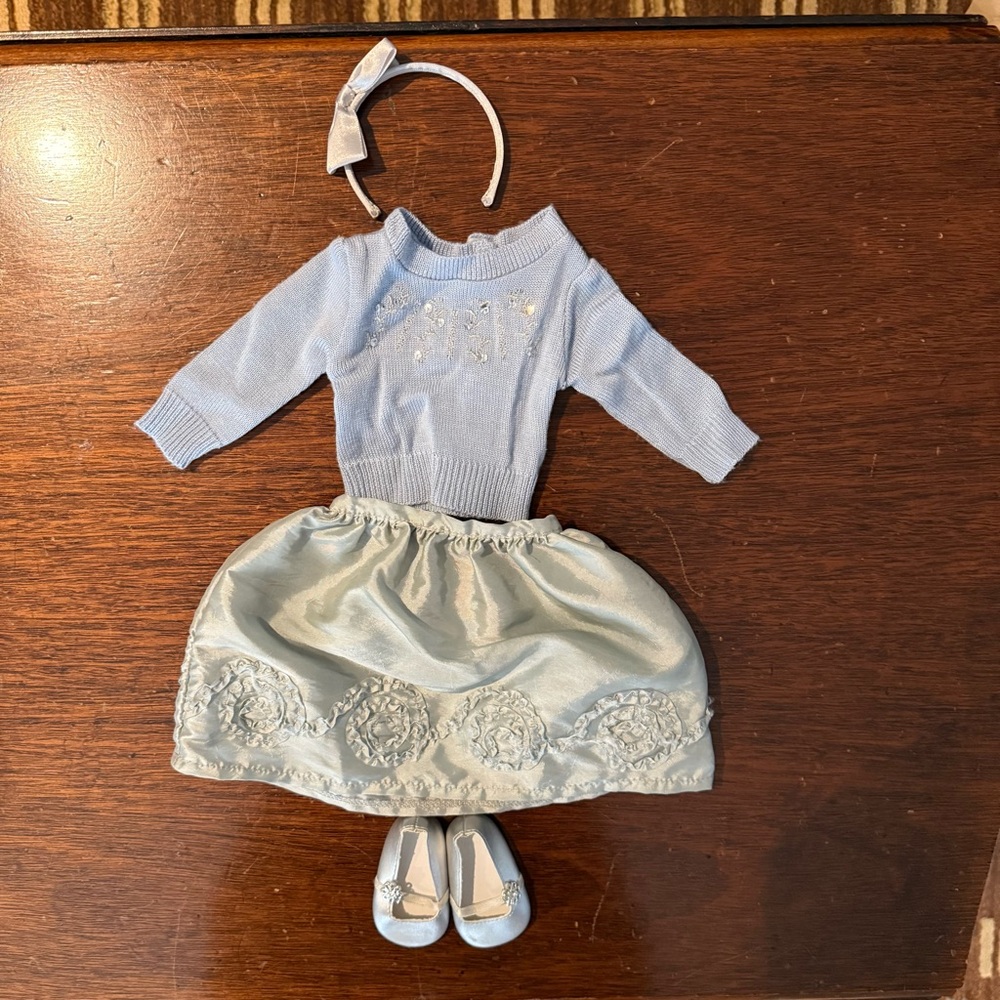 Adorable American Girl sparkly winter outfit with accessories